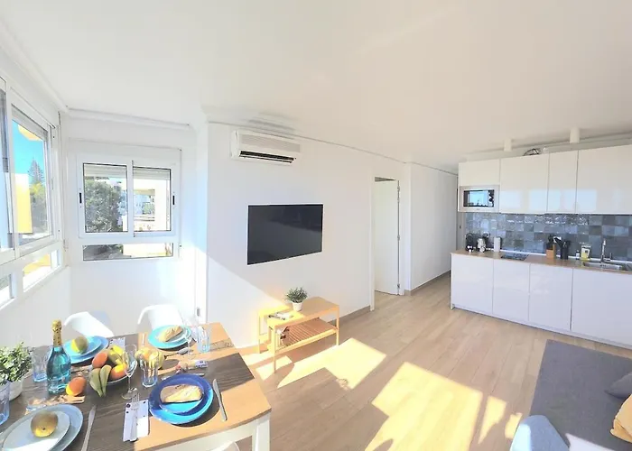 Salome Nogalera Sea View 2 Bedroom Center Walking Distance To The And Train Station By Namaste Elite Torremolinos