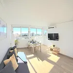Salome Nogalera Sea View 2 Bedroom Center Walking Distance To The And Train Station By Namaste Elite Διαμέρισμα Τορρεμολίνος