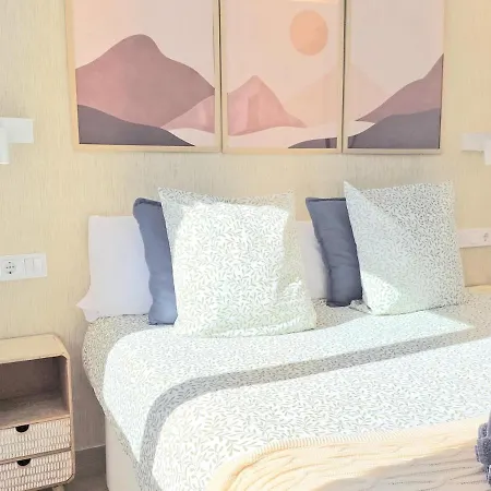 דירה Salome Nogalera Sea View 2 Bedroom Center Walking Distance To The And Train Station By Namaste Elite טורמולינוס